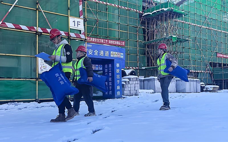 雪锁高原，，匠心坚守∣攀西公司梭罗沟 项目部首雪日事情纪实