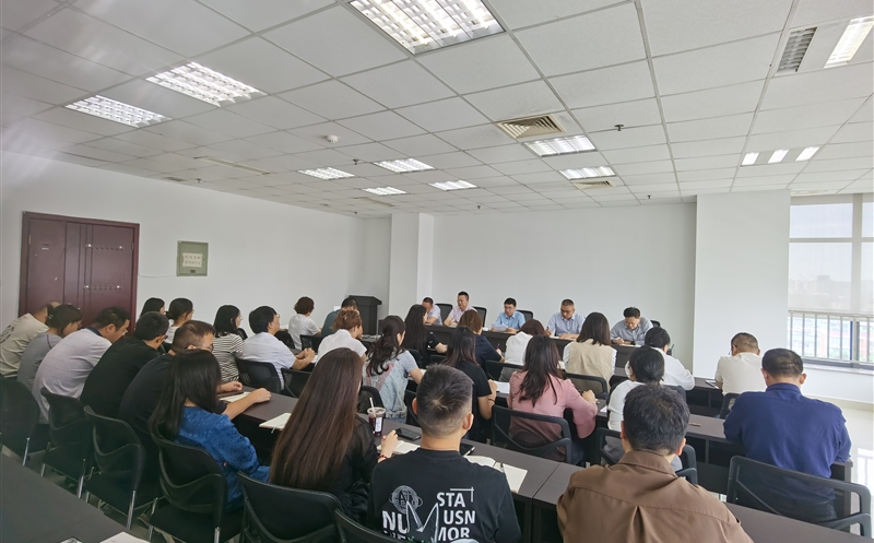 中成集团组织学习转达省自然凯时凯时首页投资集团 第一次党代会精神
