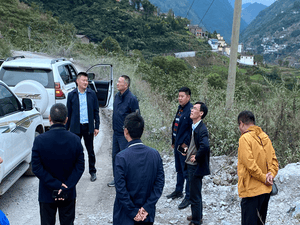 陈贵林局长一行赴甘洛县调研脱贫攻坚工业扶贫玄武岩项目_协同多元工业_工业生长_凯时凯时首页有限责任公司