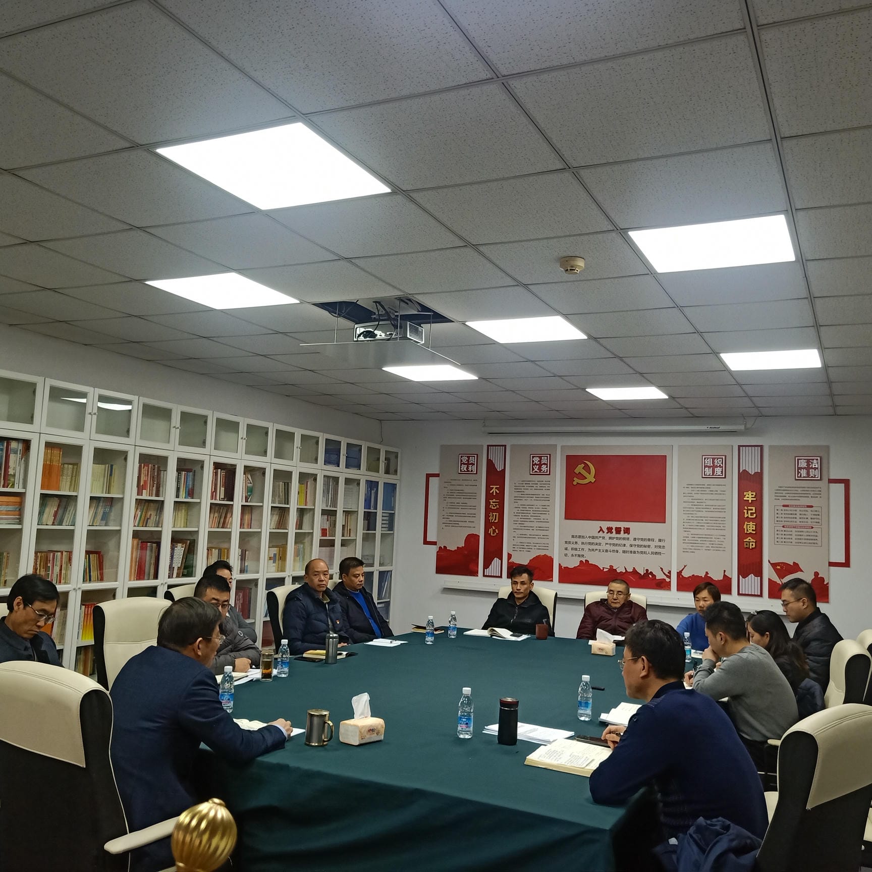 杜春茂在局机关后勤服务中心党支部宣讲党的十九届五中全会精神_凯时凯时首页新闻_新闻中心_凯时凯时首页有限责任公司