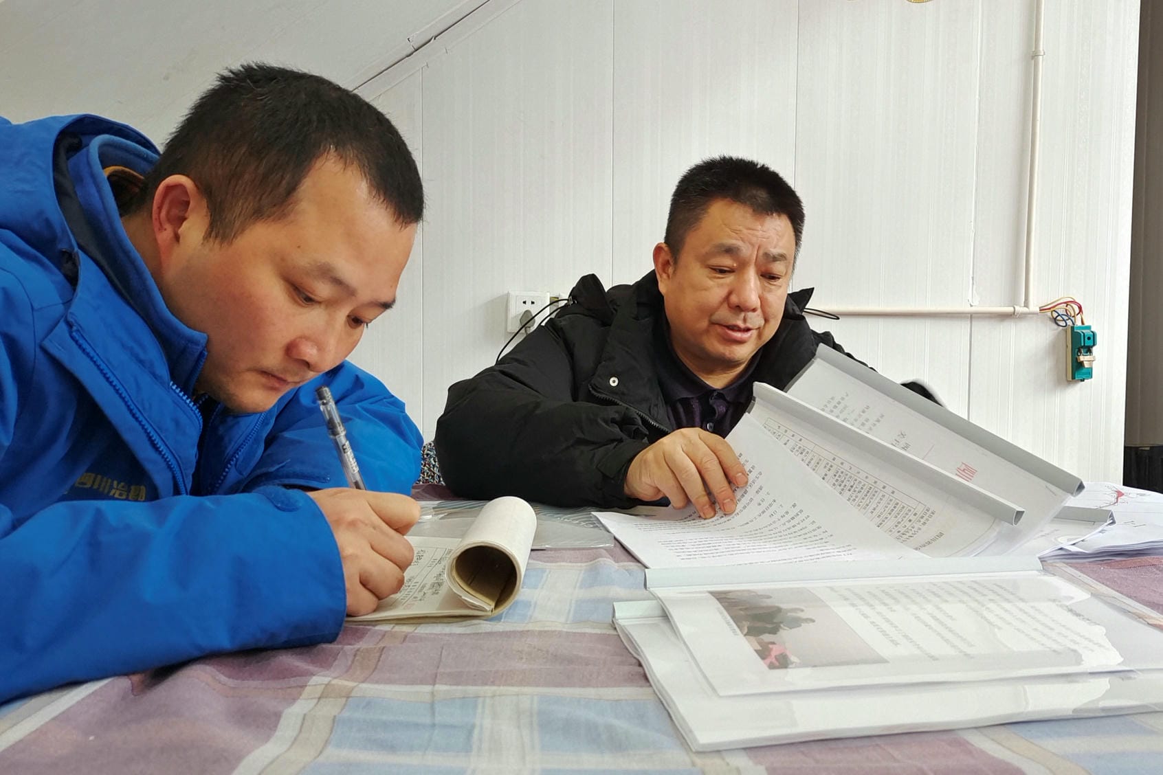 成调所赴康定暂时党支部开展检查慰问事情_红色堡垒_党建群团_凯时凯时首页有限责任公司