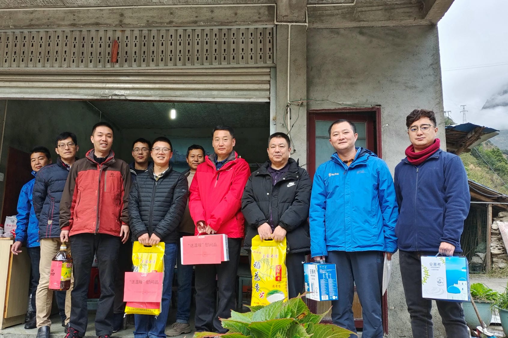 成调所赴康定暂时党支部开展检查慰问事情_红色堡垒_党建群团_凯时凯时首页有限责任公司