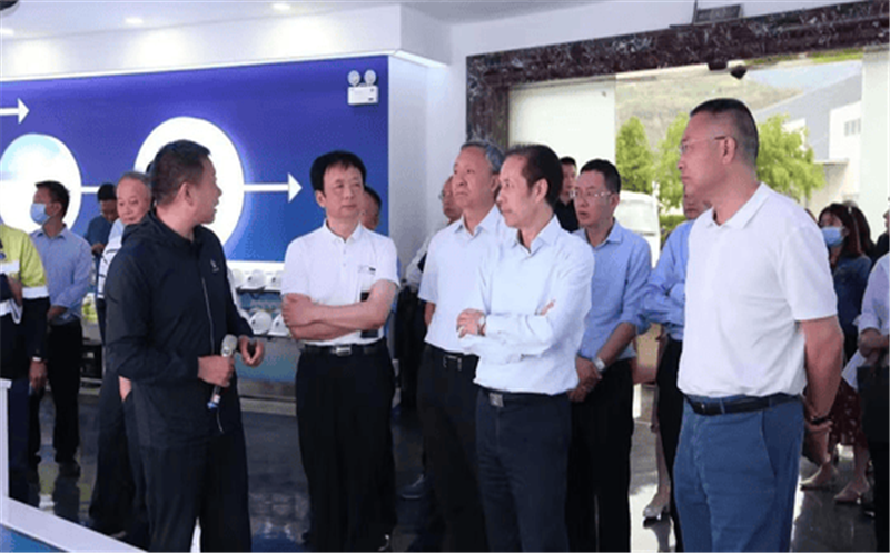省自然凯时凯时首页投资集团党委书记、董事长陈贵林陪同省委省政府决议咨询委员会主任陈光志赴雅安调研
