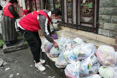 身披“红马甲”奋战在“疫”线 ——地矿集团外派手艺督导职员抗疫纪实_下层动态_新闻中心_凯时凯时首页有限责任公司