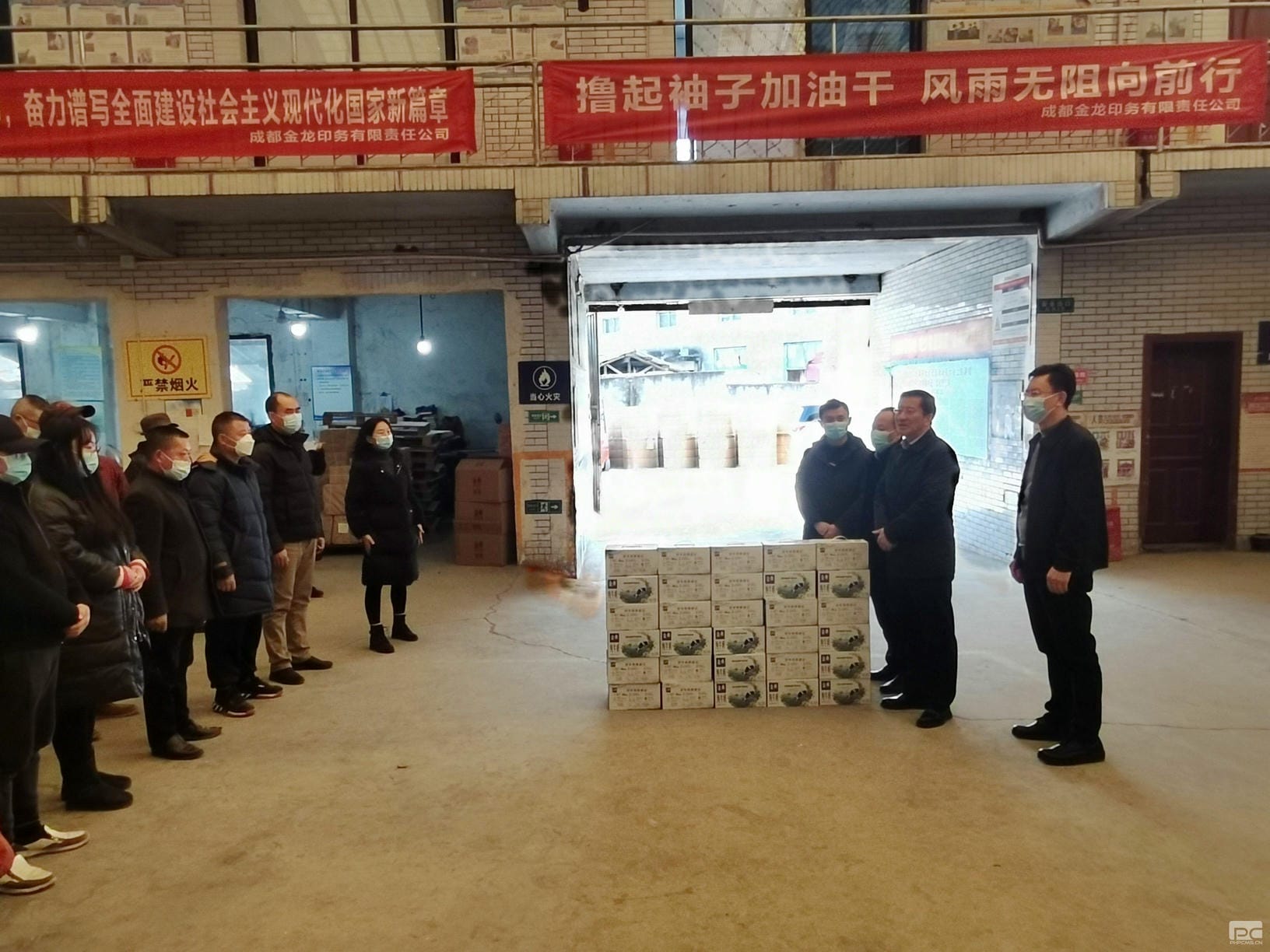 杜春茂到地创光电慰问生产一线员工_凯时凯时首页新闻_新闻中心_凯时凯时首页有限责任公司