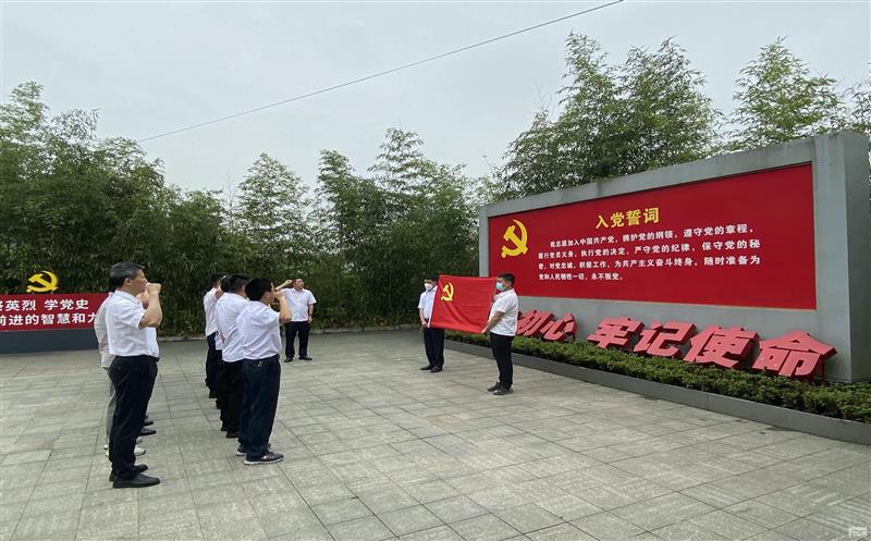 金核地勘公司党总支组织开展“传承红色精神 学习立异理论 助推公司生长”党性教育活动