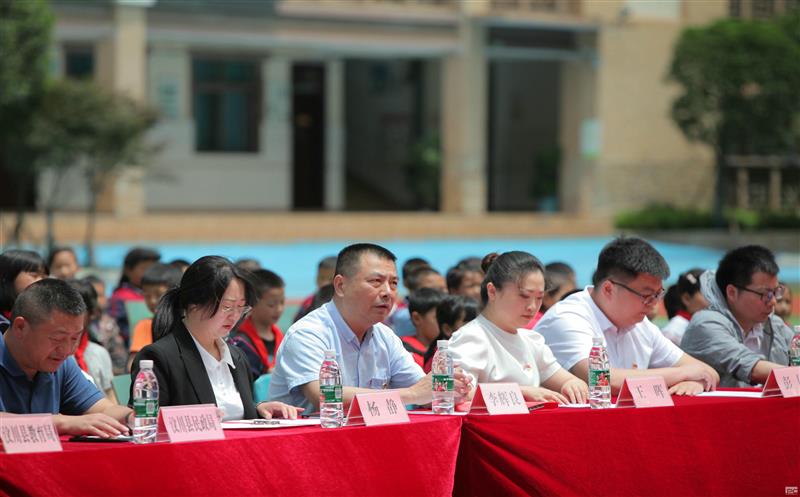为你而来，，，，，，大爱汶川 ——核西南院开展学雷锋自愿服务活动