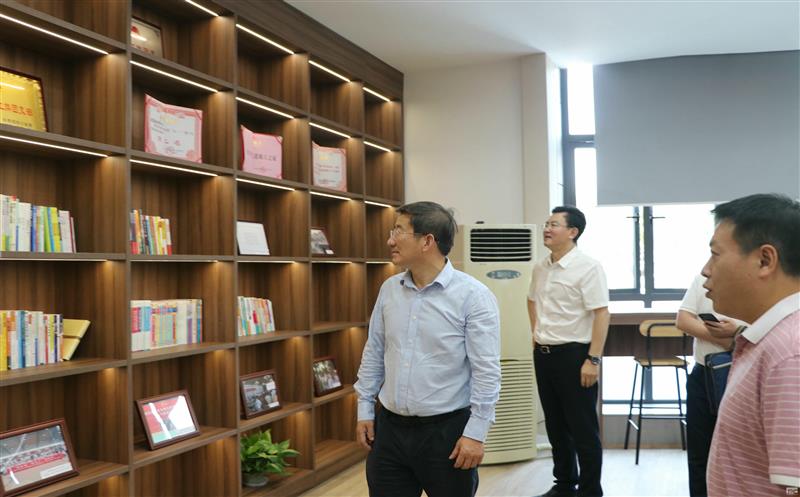 省自然凯时凯时首页投资集团党委委员、职工董事、工会主席杜春茂一行调研蜀通建设集团