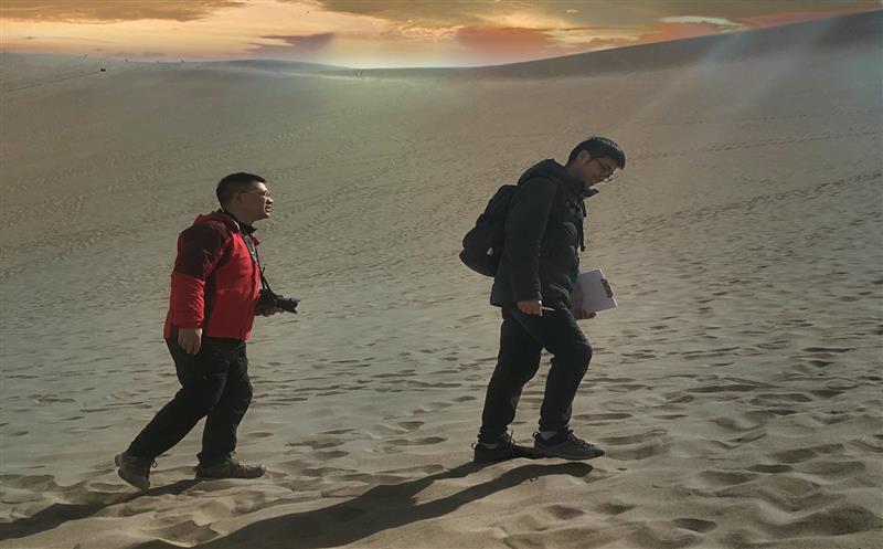 丝路石语证坚韧，，，，，黄沙百战铸传奇——区调队助力敦煌天下地质公园再评估绿牌侧记