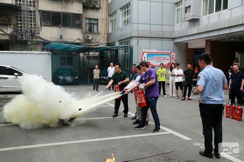 人人讲清静，，，个个会应急，，，流通生命通道 ——地矿集团开展2024年“清静生产月”活动_下层动态_新闻中心_凯时凯时首页有限责任公司