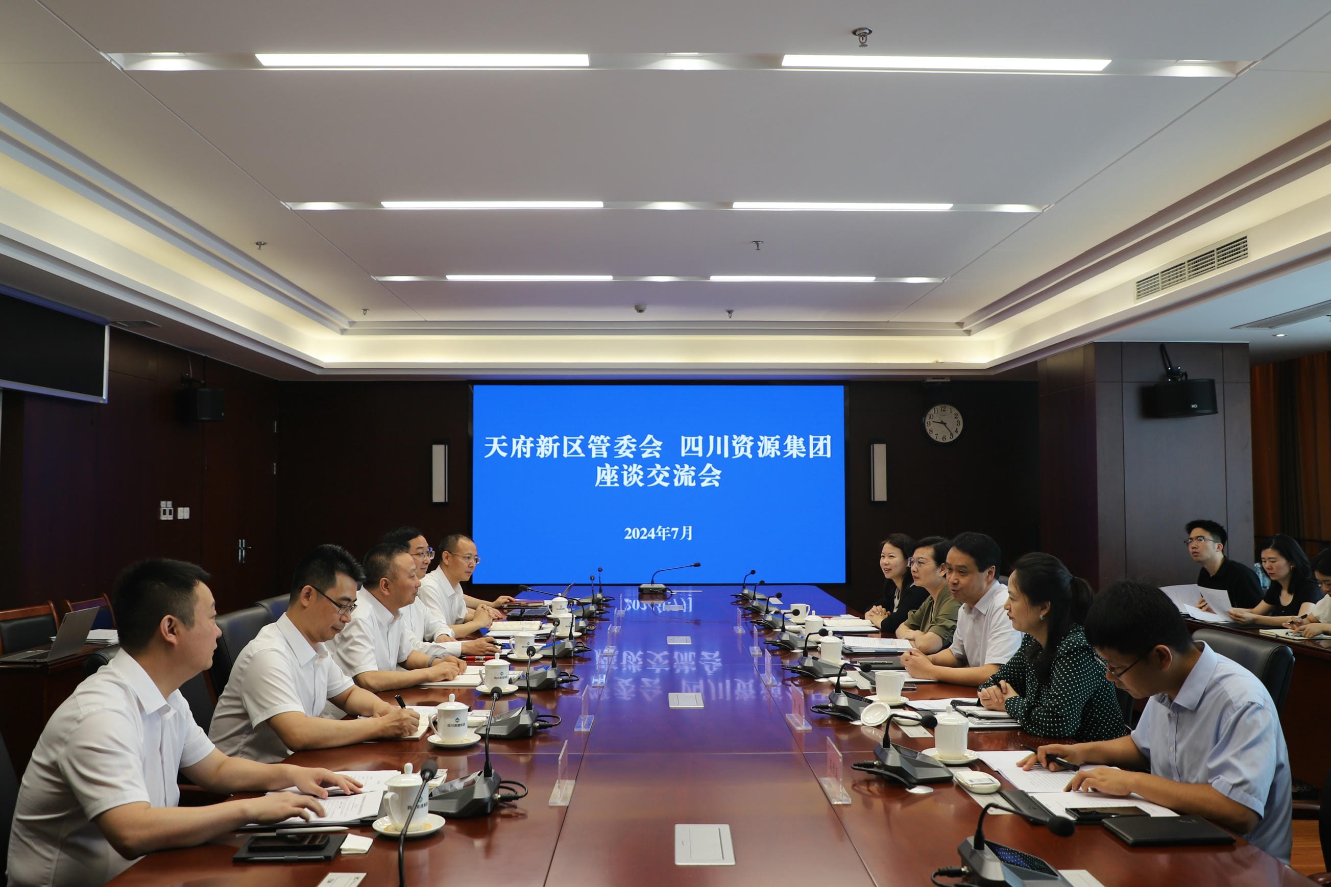 置业集团与天府新区管委会座谈交流_下层动态_新闻中心_凯时凯时首页有限责任公司