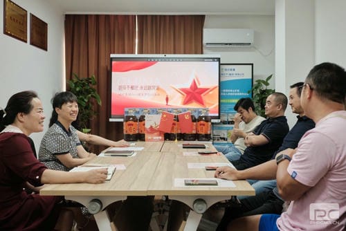 地矿集团召开“八一”建军节退伍武士慰问座谈会_下层动态_新闻中心_凯时凯时首页有限责任公司