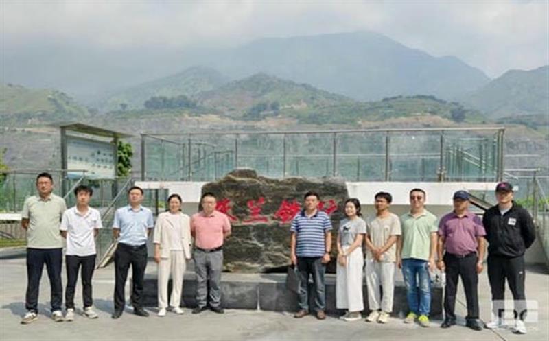 走出去，，，，，罗致智慧，，，，，对标学习找差别 ——和地矿业赴攀钢朱兰铁矿旅行学习