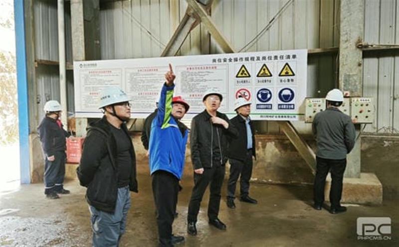 省自然凯时凯时首页投资集团专家组赴和地矿业大陆槽矿山检查清静环保事情